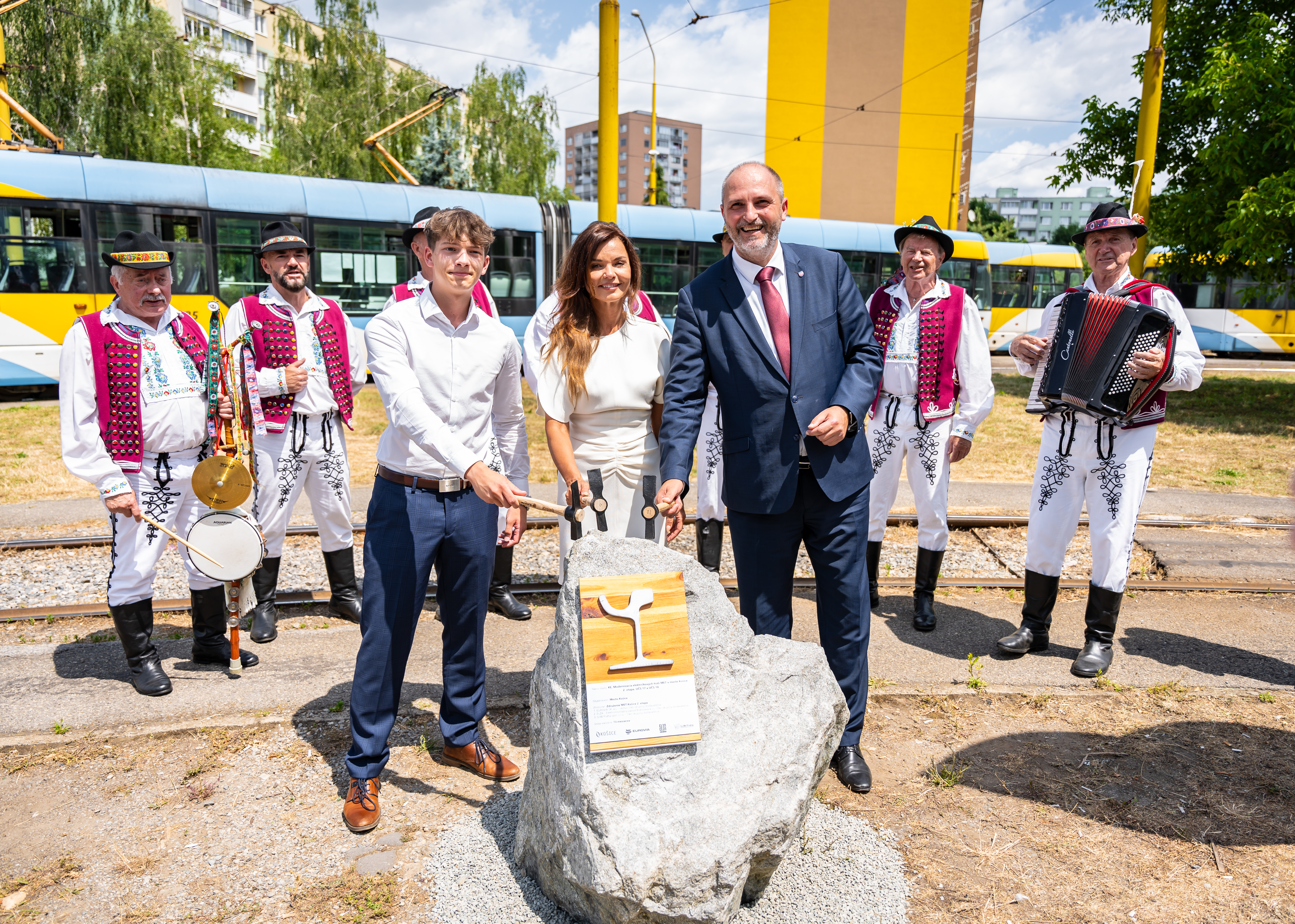 Tlacovy brifing - Modernizacia elektrickovych trati MET 2-44